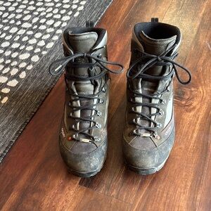Black High-Top Hiking Boots with Suede Finish